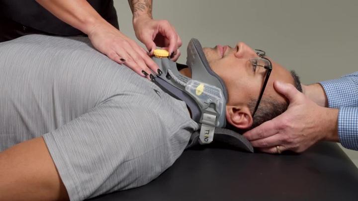 Trend trauma collar - how to apply supine.jpg 